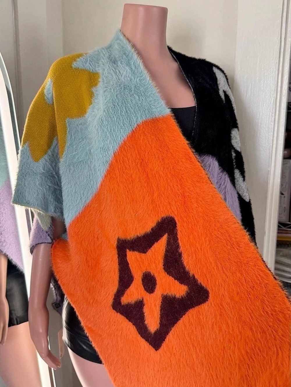 Color Block Geometric Shrug - Picture 6 of 7